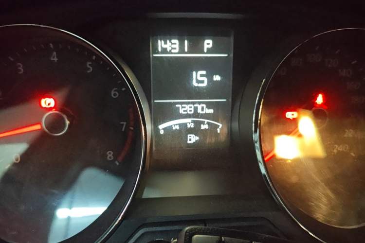 Used Volkswagen Lavida 2017 1.6L Automatic Comfort Edition Odometer Close Up