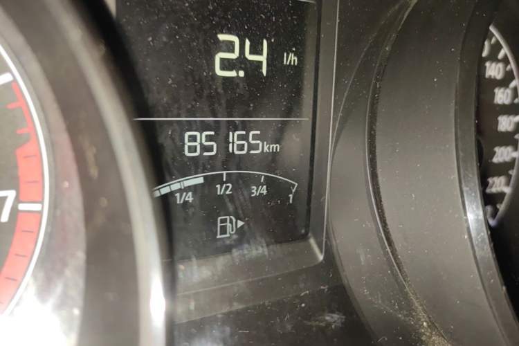 Used Volkswagen Lavida 2017 1.6L Automatic Fashion Edition Odometer Close Up