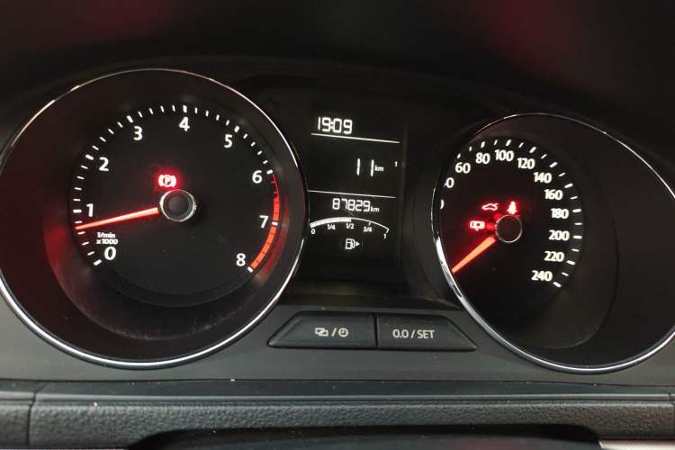 Used Volkswagen Lavida 2017 1.6L Manual Comfort Edition Odometer Close Up