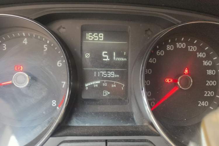 Used Volkswagen Lavida 2017 1.6L Manual Comfort Edition Odometer Close Up