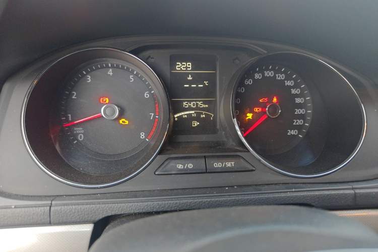 Used Volkswagen Lavida 2017 1.6L Manual Comfort Edition Odometer Close Up