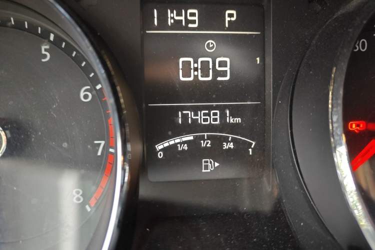 Used Volkswagen Lavida 2017 1.6L Automatic Comfort Edition Odometer Close Up