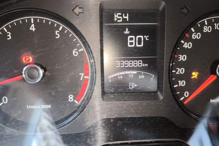 Used Volkswagen Lavida 2017 1.6L Manual Fashion Edition Odometer Close Up