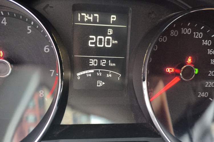 Used Volkswagen Lavida 2017 1.6L Automatic Comfort Edition Odometer Close Up