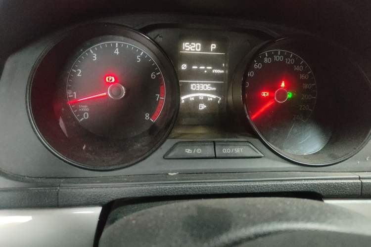 Used Volkswagen Lavida 2017 1.6L Automatic Fashion Edition Odometer Close Up