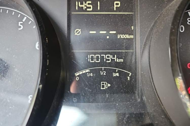Used Volkswagen Lavida 2017 1.6L Automatic Fashion Edition Odometer Close Up