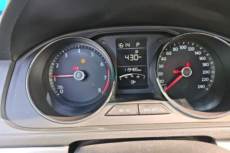 Used Volkswagen Lavida 2017 1.6L Automatic Comfort Edition Odometer Close Up