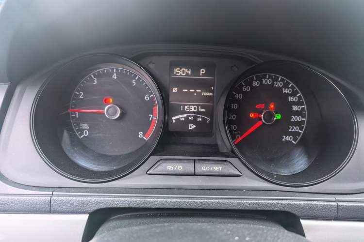 Used Volkswagen Lavida 2017 1.6L Automatic Fashion Edition Odometer Close Up