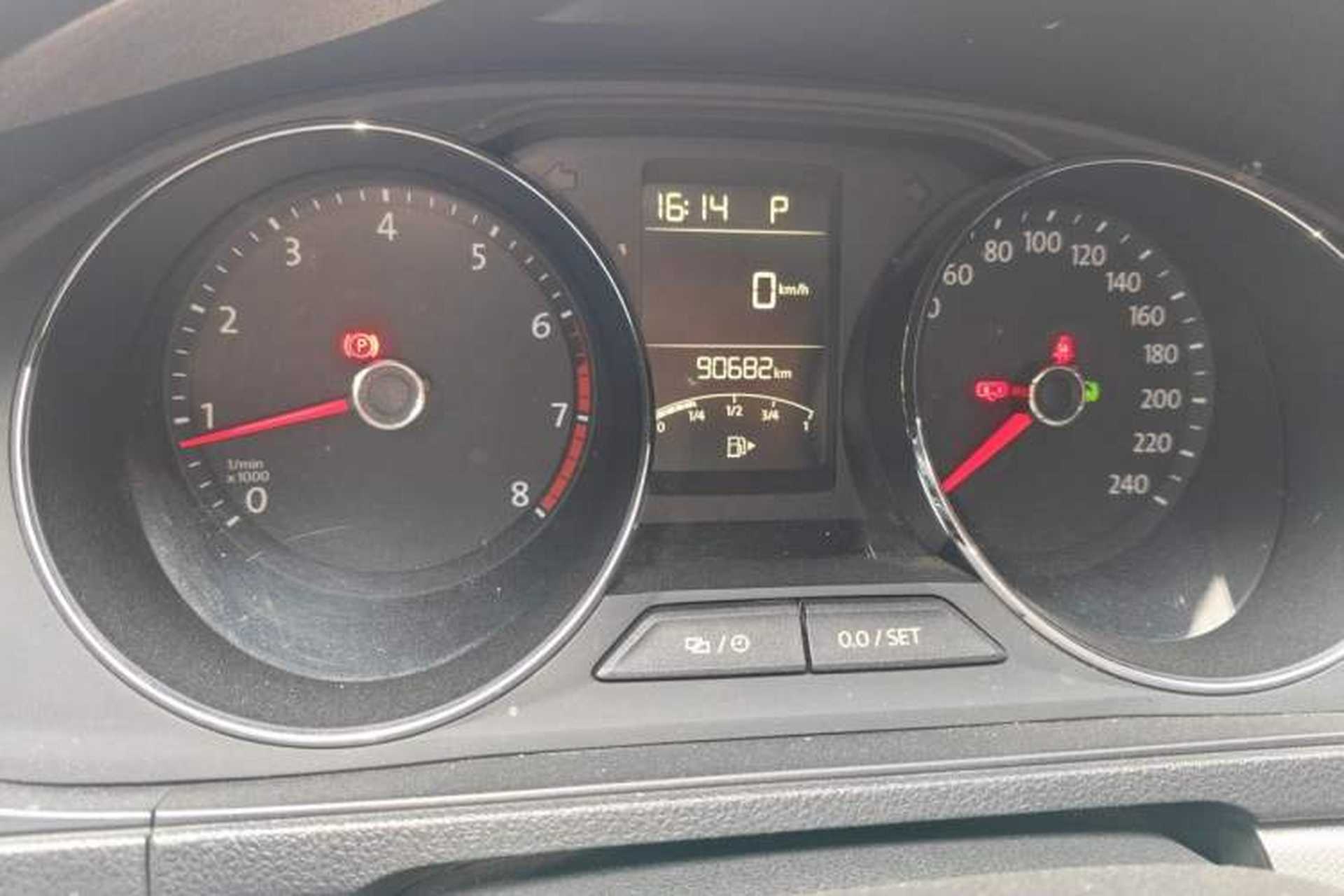 Used Volkswagen Lavida 2017 1.6L Automatic Comfort Edition Odometer Close Up