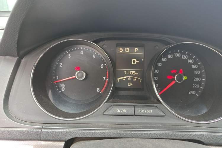 Used Volkswagen Lavida 2017 1.6L Automatic Comfort Edition Odometer Close Up