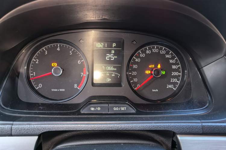 Used Volkswagen Lavida 2017 1.6L Automatic Fashion Edition Odometer Close Up