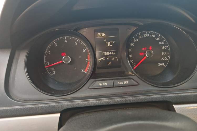Used Volkswagen Lavida 2017 1.6L Manual Fashion Edition Odometer Close Up