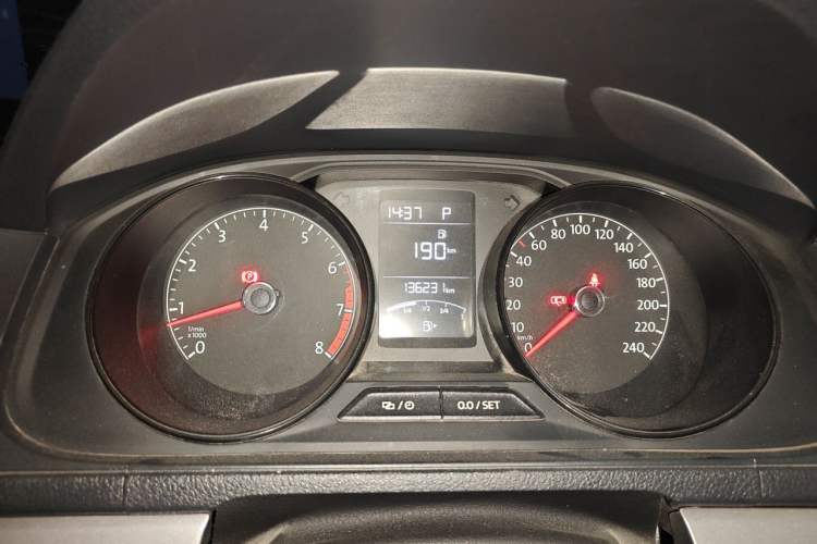 Used Volkswagen Lavida 2017 1.6L Automatic Fashion Edition Odometer Close Up