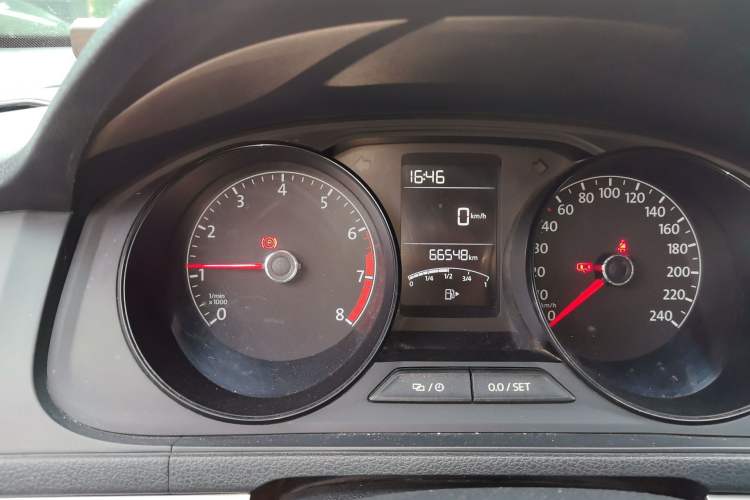 Used Volkswagen Lavida 2017 1.6L Manual Fashion Edition Odometer Close Up