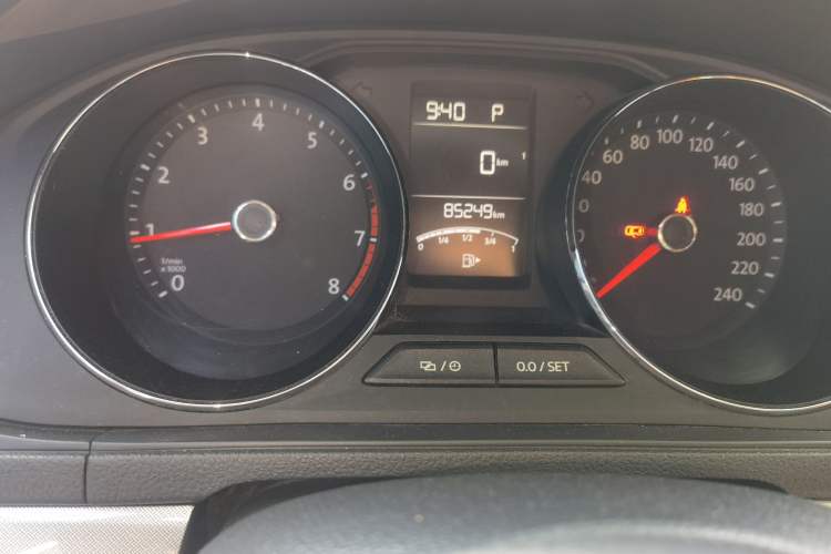 Used Volkswagen Lavida 2017 1.6L Automatic Comfort Edition Odometer Close Up