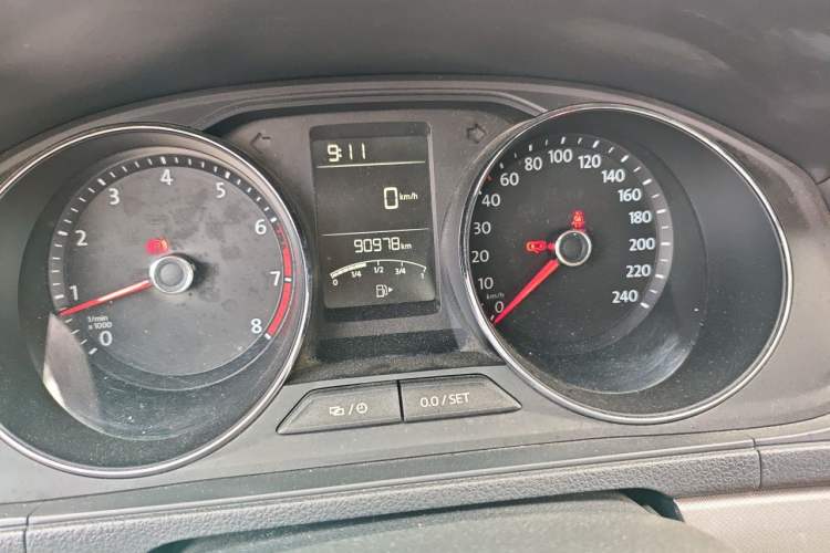 Used Volkswagen Lavida 2017 1.6L Manual Comfort Edition Odometer Close Up