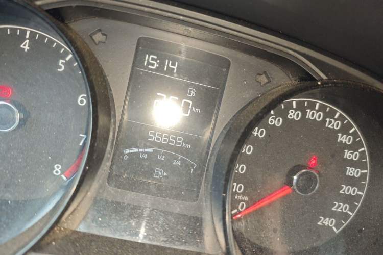 Used Volkswagen Lavida 2017 1.6L Manual Fashion Edition Odometer Close Up