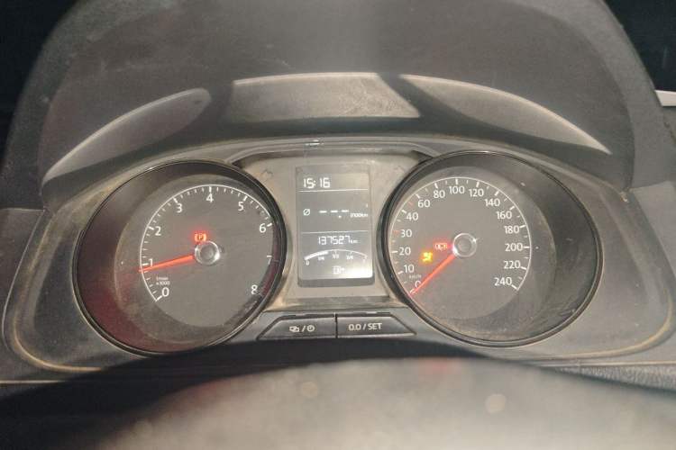 Used Volkswagen Lavida 2017 1.6L Manual Fashion Edition Odometer Close Up