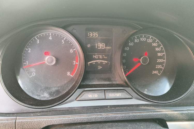 Used Volkswagen Lavida 2017 1.6L Manual Fashion Edition Odometer Close Up