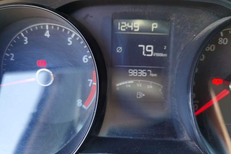 Used Volkswagen Lavida 2017 1.6L Automatic Fashion Edition Odometer Close Up