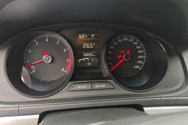 Used Volkswagen Lavida 2017 1.6L Automatic Fashion Edition Odometer Close Up