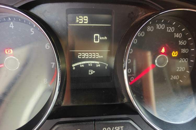Used Volkswagen Lavida 2017 1.6L Manual Comfort Edition Odometer Close Up