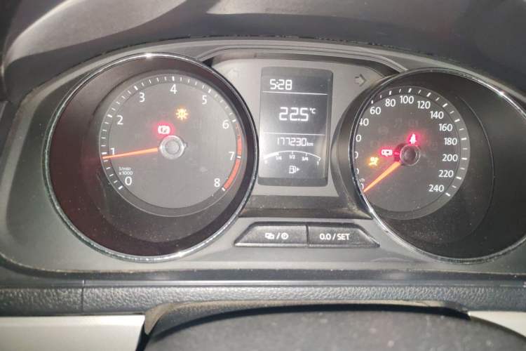 Used Volkswagen Lavida 2017 1.6L Manual Comfort Edition Odometer Close Up