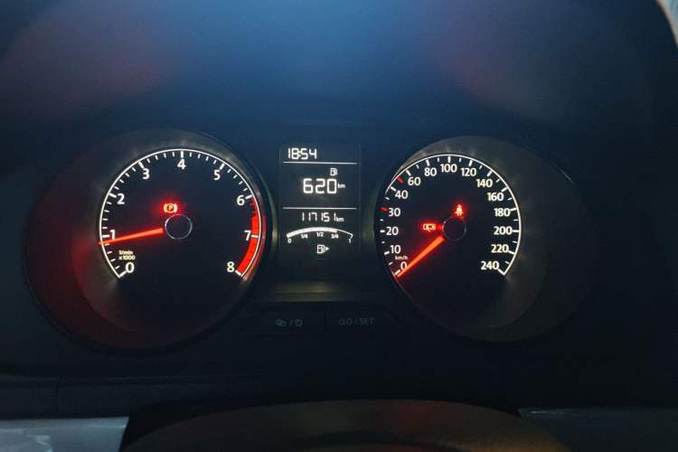 Used Volkswagen Lavida 2017 1.6L Manual Fashion Edition Odometer Close Up