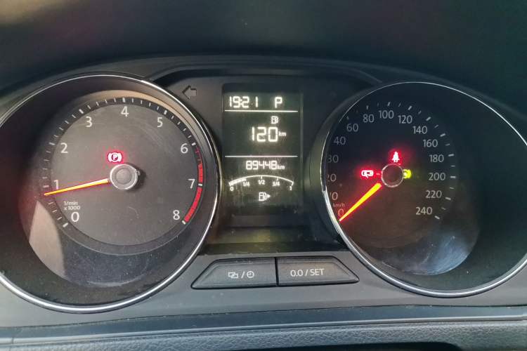 Used Volkswagen Lavida 2017 1.6L Automatic Comfort Edition Odometer Close Up