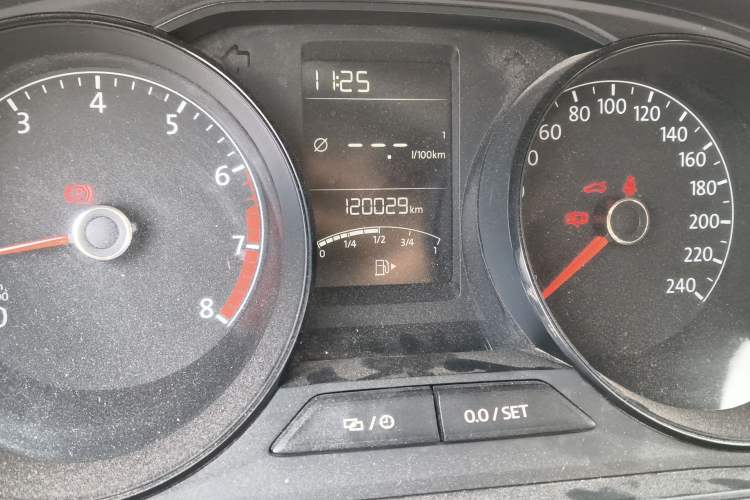 Used Volkswagen Lavida 2017 1.6L Manual Fashion Edition Odometer Close Up