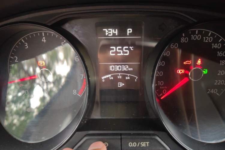 Used Volkswagen Lavida 2017 1.6L Automatic Fashion Edition Odometer Close Up