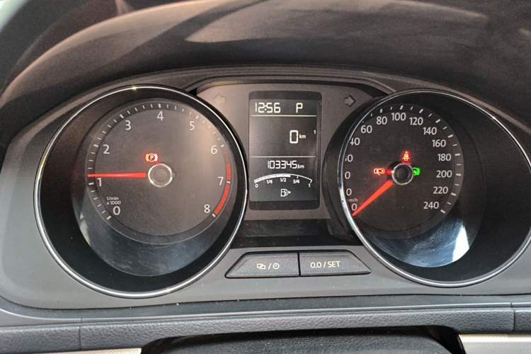 Used Volkswagen Lavida 2017 1.6L Automatic Comfort Edition Odometer Close Up
