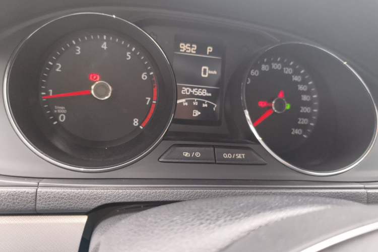 Used Volkswagen Lavida 2017 1.6L Automatic Comfort Edition Odometer Close Up