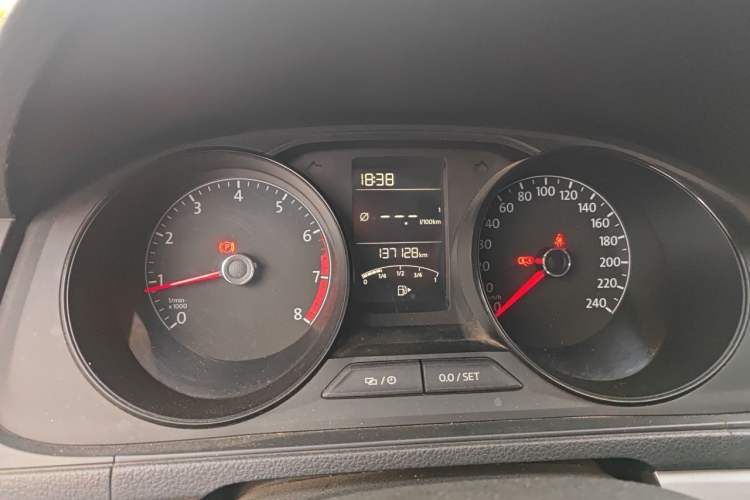 Used Volkswagen Lavida 2017 1.6L Manual Fashion Edition Odometer Close Up