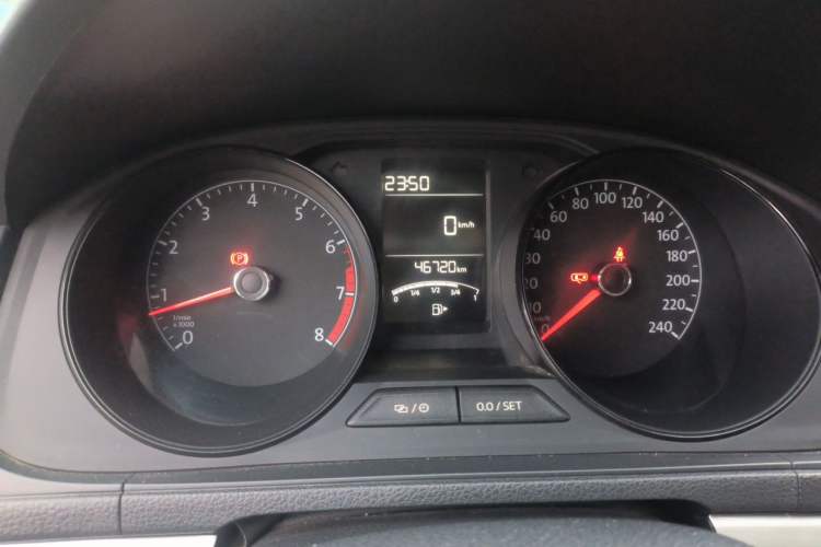 Used Volkswagen Lavida 2017 1.6L Manual Fashion Edition Odometer Close Up