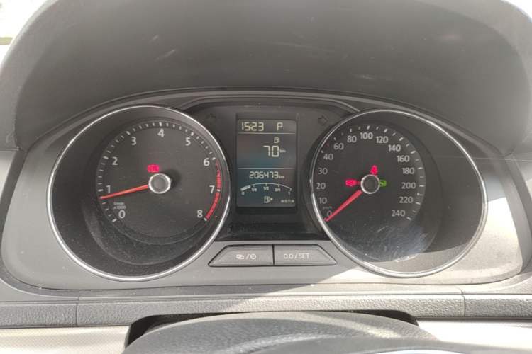 Used Volkswagen Lavida 2017 1.6L Automatic Comfort Edition Odometer Close Up