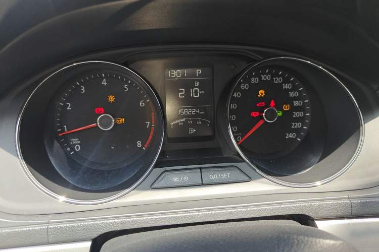 Used Volkswagen Lavida 2017 1.6L Automatic Comfort Edition Odometer Close Up