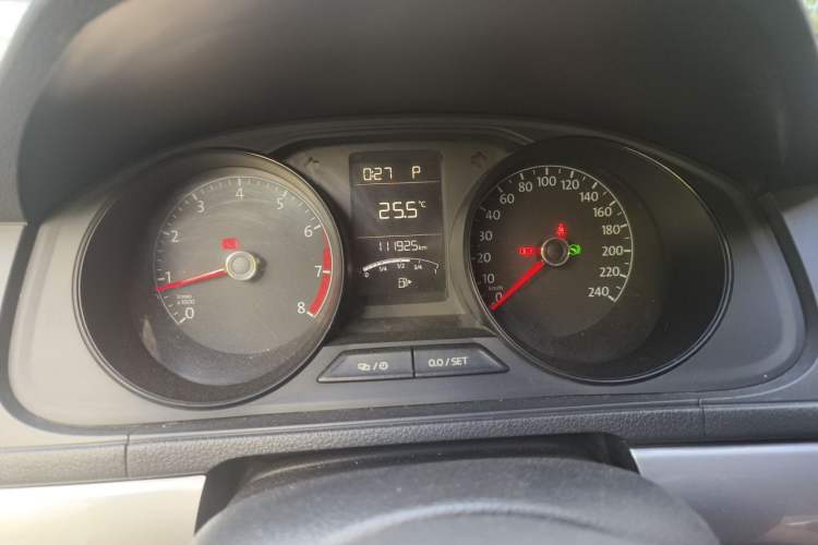 Used Volkswagen Lavida 2017 1.6L Automatic Fashion Edition Odometer Close Up