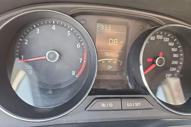 Used Volkswagen Lavida 2017 1.6L Manual Comfort Edition Odometer Close Up