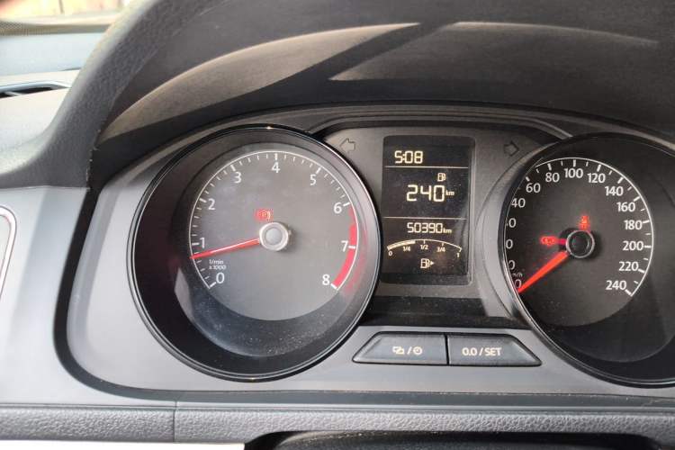 Used Volkswagen Lavida 2017 1.6L Manual Fashion Edition Odometer Close Up