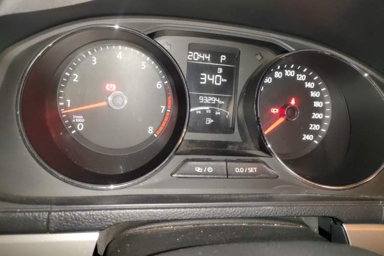 Used Volkswagen Lavida 2017 230TSI DSG Comfort Edition Odometer Close Up