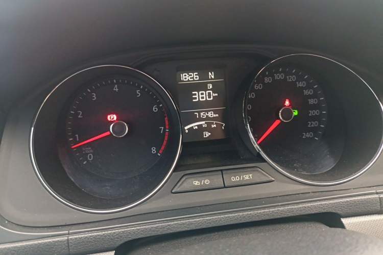 Used Volkswagen Lavida 2017 1.6L Automatic Comfort Edition Odometer Close Up