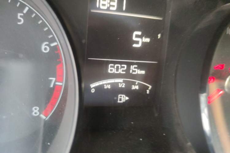Used Volkswagen Lavida 2017 1.6L Manual Fashion Edition Odometer Close Up