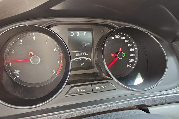 Used Volkswagen Lavida 2017 1.6L Automatic Comfort Edition Odometer Close Up