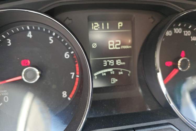Used Volkswagen Lavida 2017 1.6L Automatic Comfort Edition Odometer Close Up