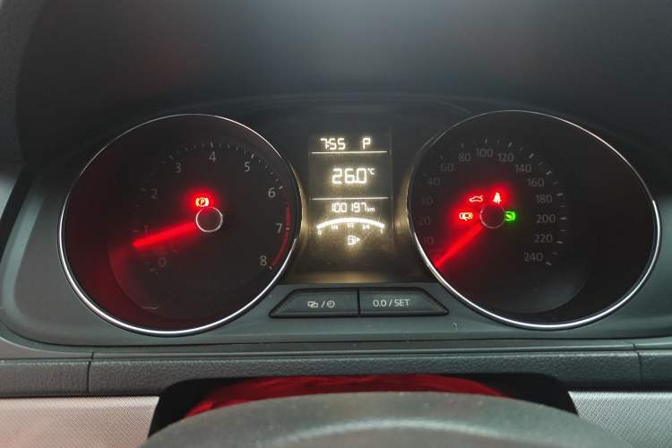 Used Volkswagen Lavida 2017 1.6L Automatic Comfort Edition Odometer Close Up