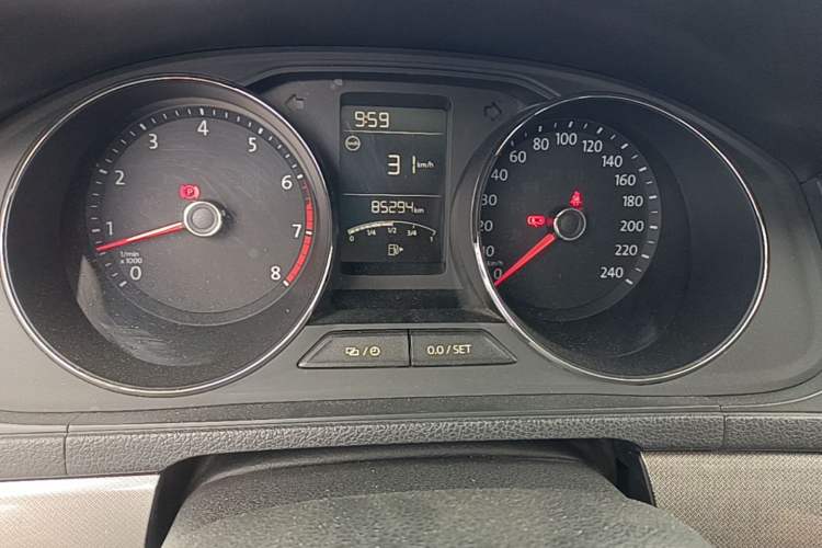 Used Volkswagen Lavida 2017 1.6L Manual Comfort Edition Odometer Close Up