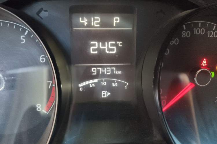 Used Volkswagen Lavida 2017 1.6L Automatic Fashion Edition Odometer Close Up