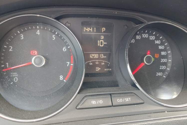 Used Volkswagen Lavida 2017 1.6L Automatic Comfort Edition Odometer Close Up
