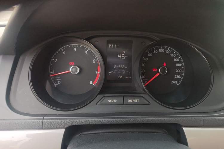 Used Volkswagen Lavida 2017 1.6L Manual Fashion Edition Odometer Close Up